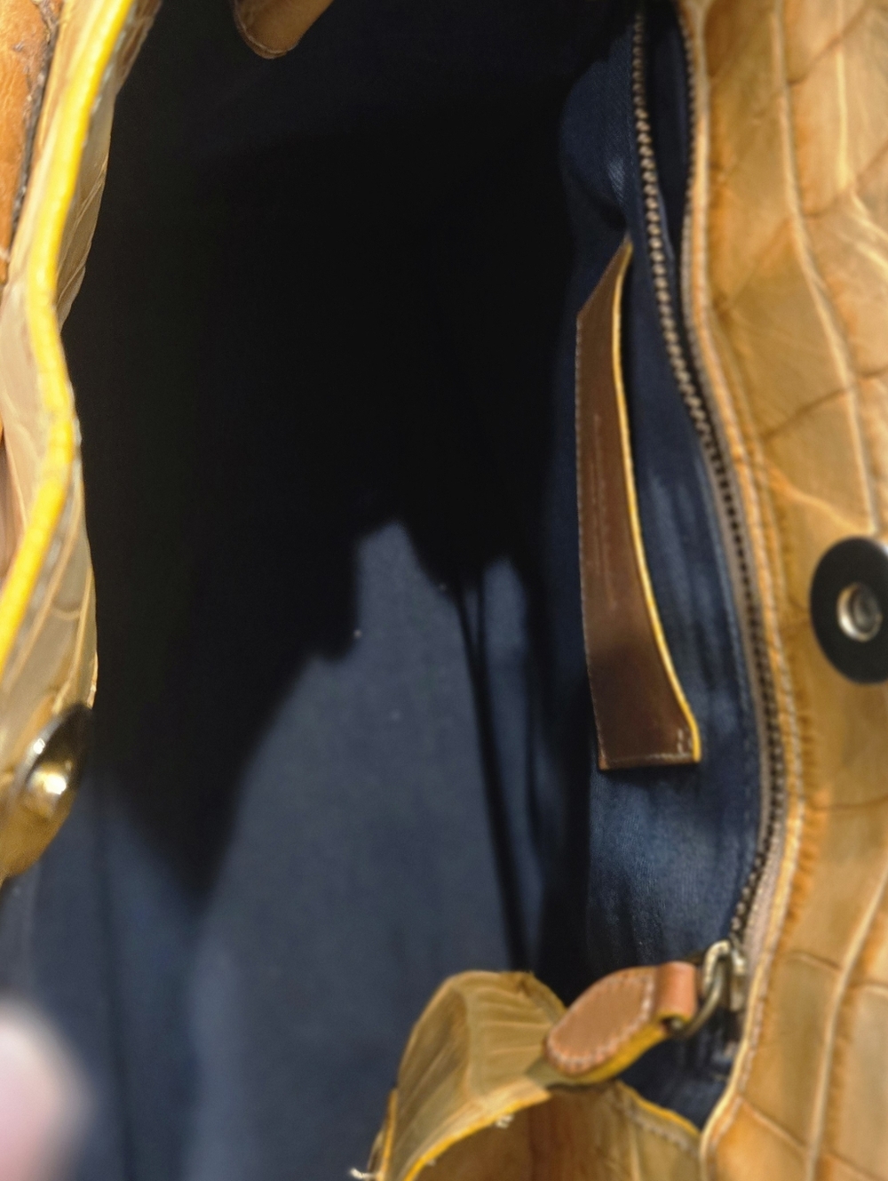 Vintage Dooney & Bourke Croc Embossed Leather Satchel – Made in Italy - Picture 8 of 11